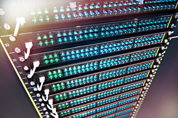 PBXのチャネル数・ポート数の決め方　大規模運用に耐える本体サイズとインフラ要件